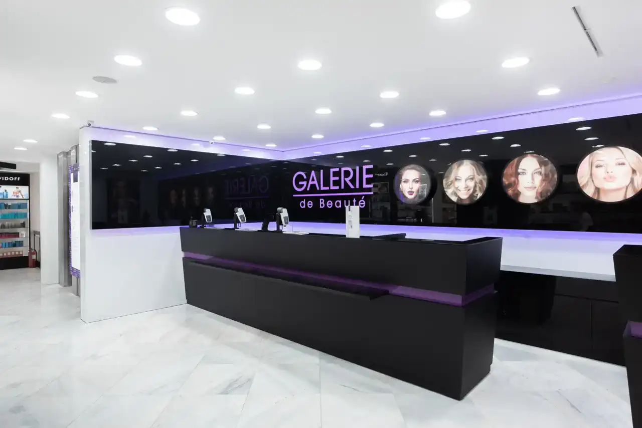 GALERIE DE BEAUTE (OMONOIA) — ειδικές κατασκευές από τη Spanopoulos Furniture
