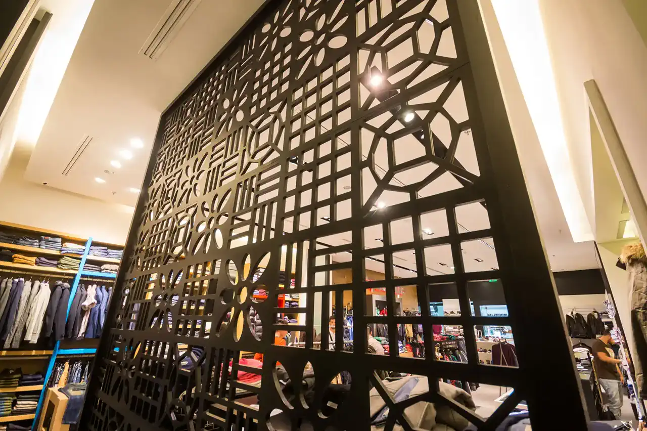 SAGIAKOS (METRO MALL) detail 1