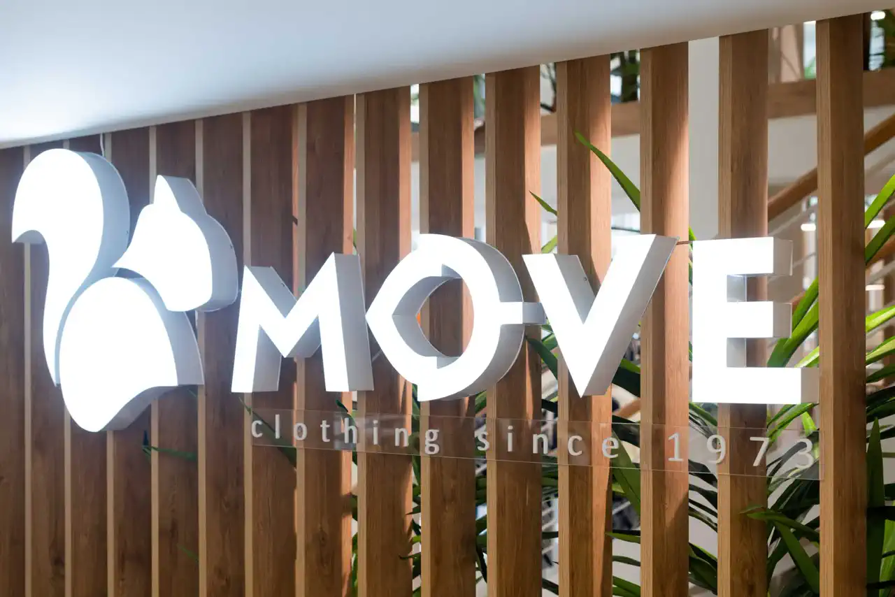 Move (Ermou) detail 15