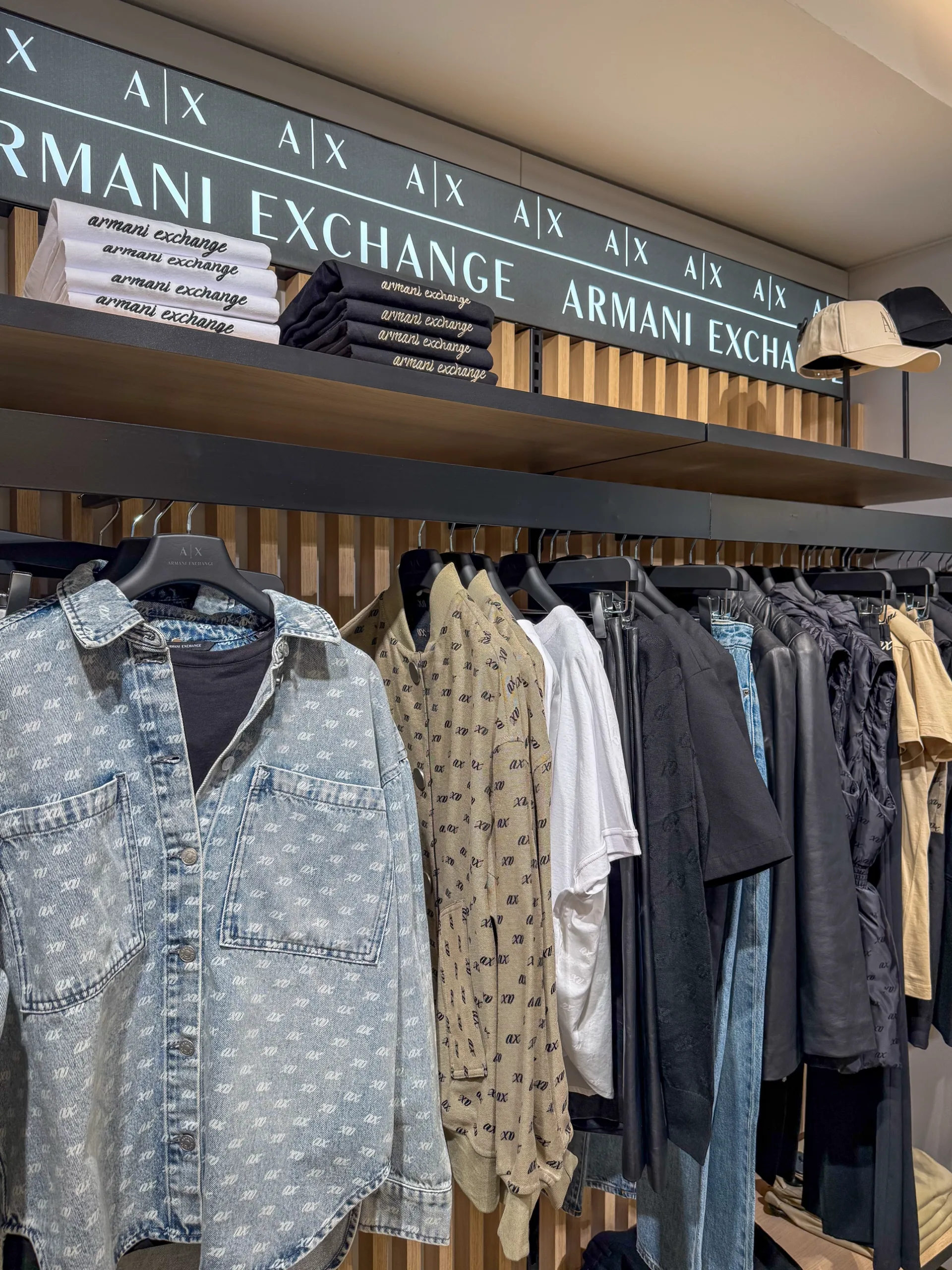 Armani Exchange · Attica City Link detail 7