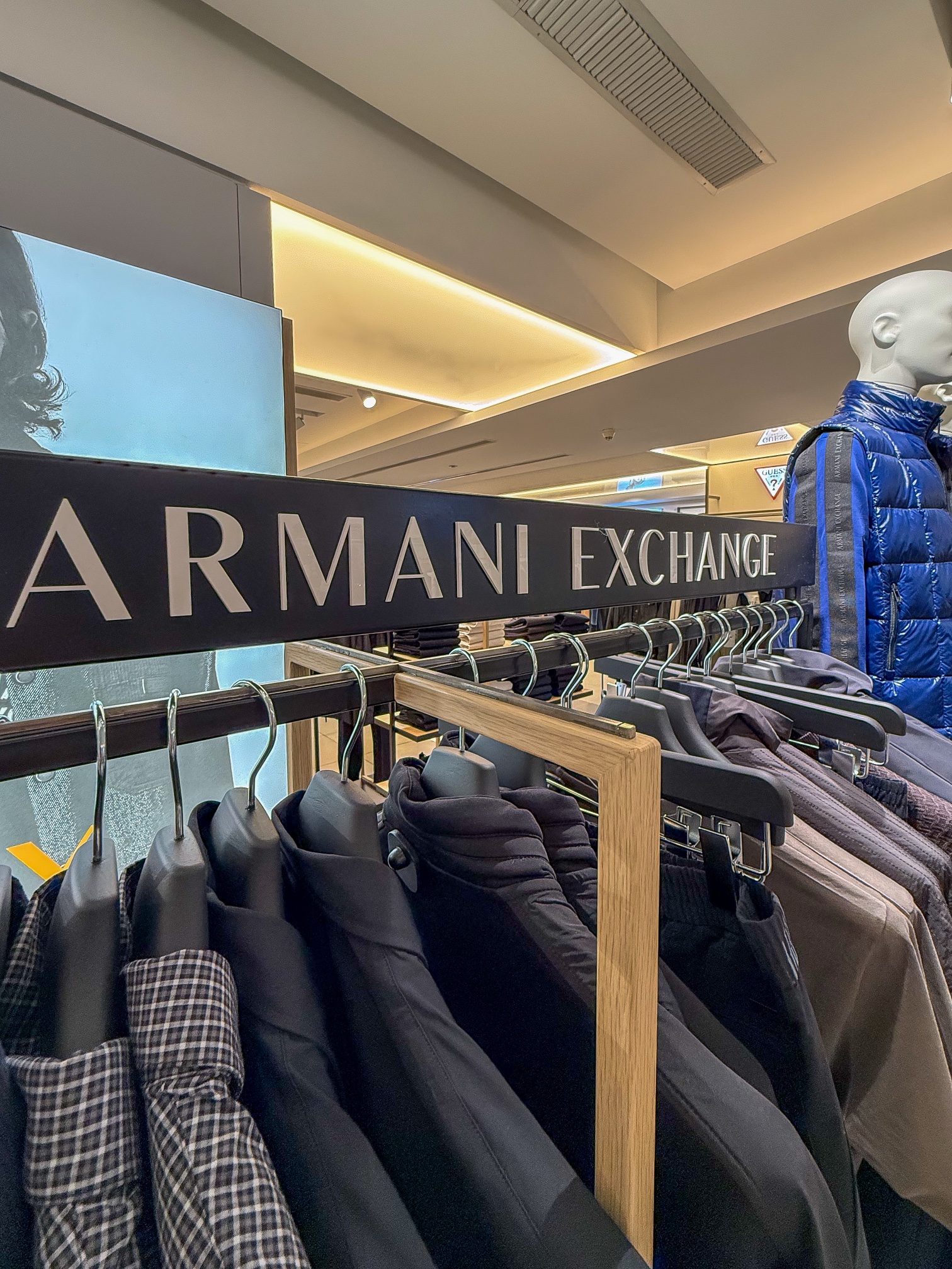 Armani Exchange · Attica City Link detail 15